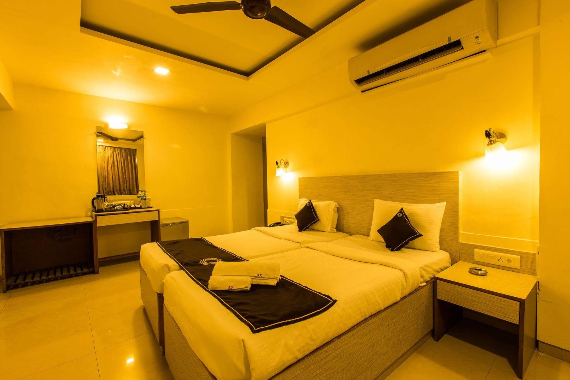 Hotel Ace Residency Мумбай Екстериор снимка